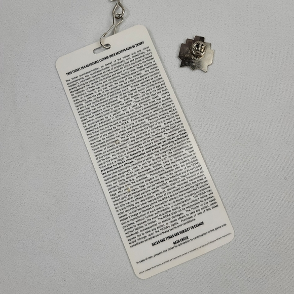 (2) 2017 College World Series Club Level Ticket Pass On Lanyard + Pins - Picture 5 of 9